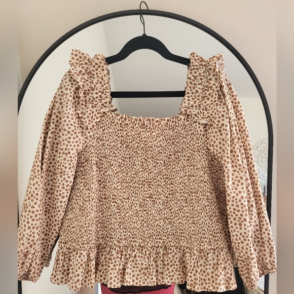 NWT Ruffle Top from The Drop in Praline Dot - Picture 3 of 5